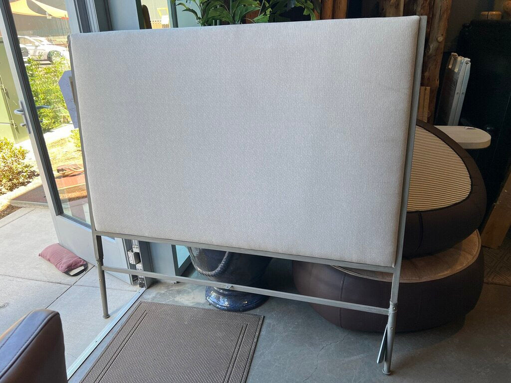 Wesley Allen Linen Upholstered Bed