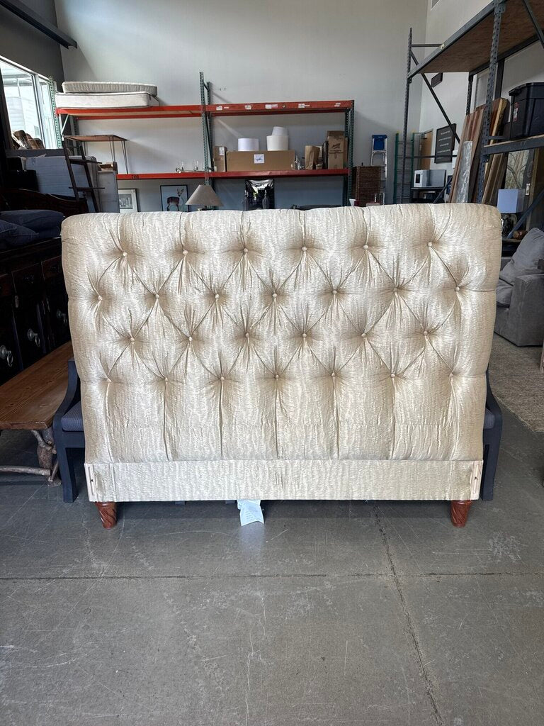 Upholstered Tufted Queen Bed