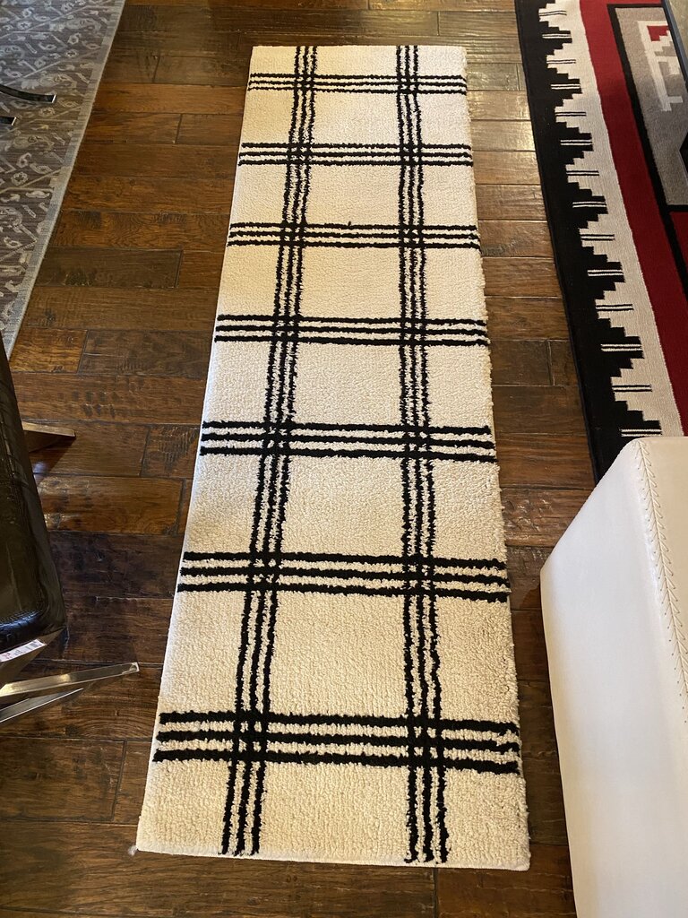 Black And White Runner