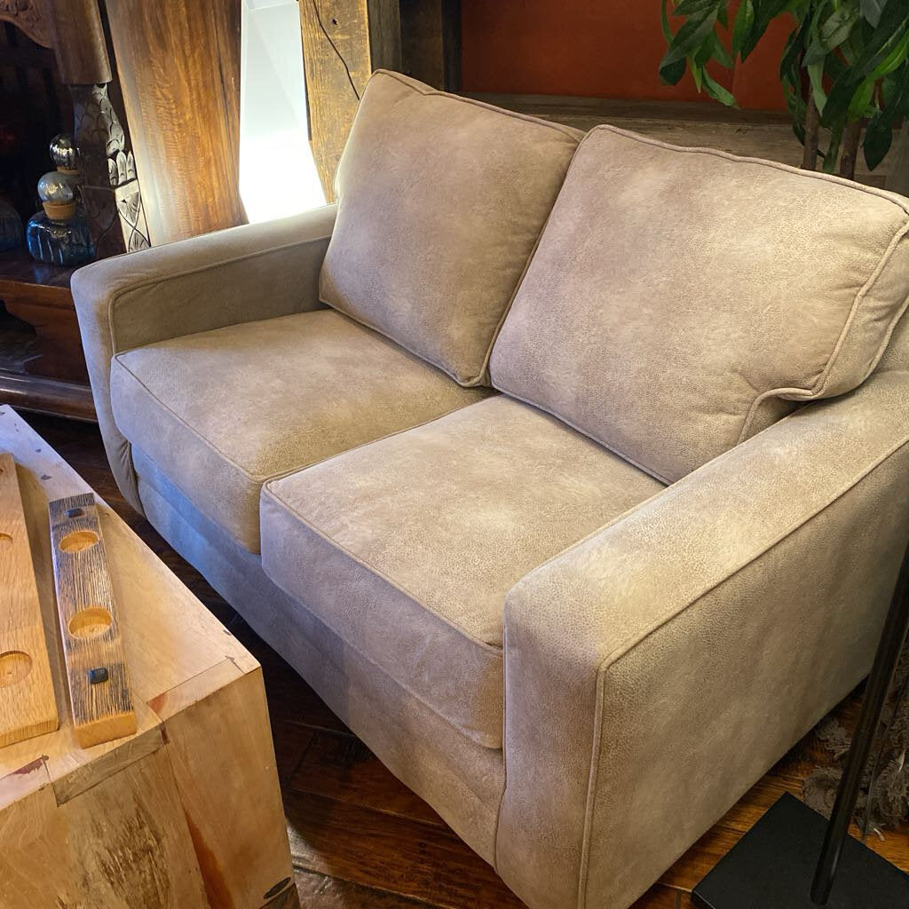 Intermountain Furniture Loveseat