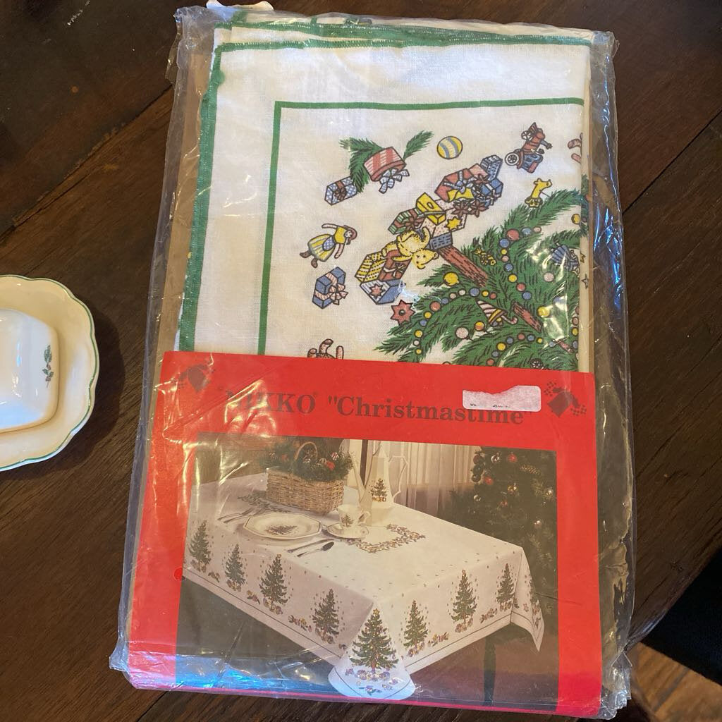Nikko Happy Holidays Table Cloth
