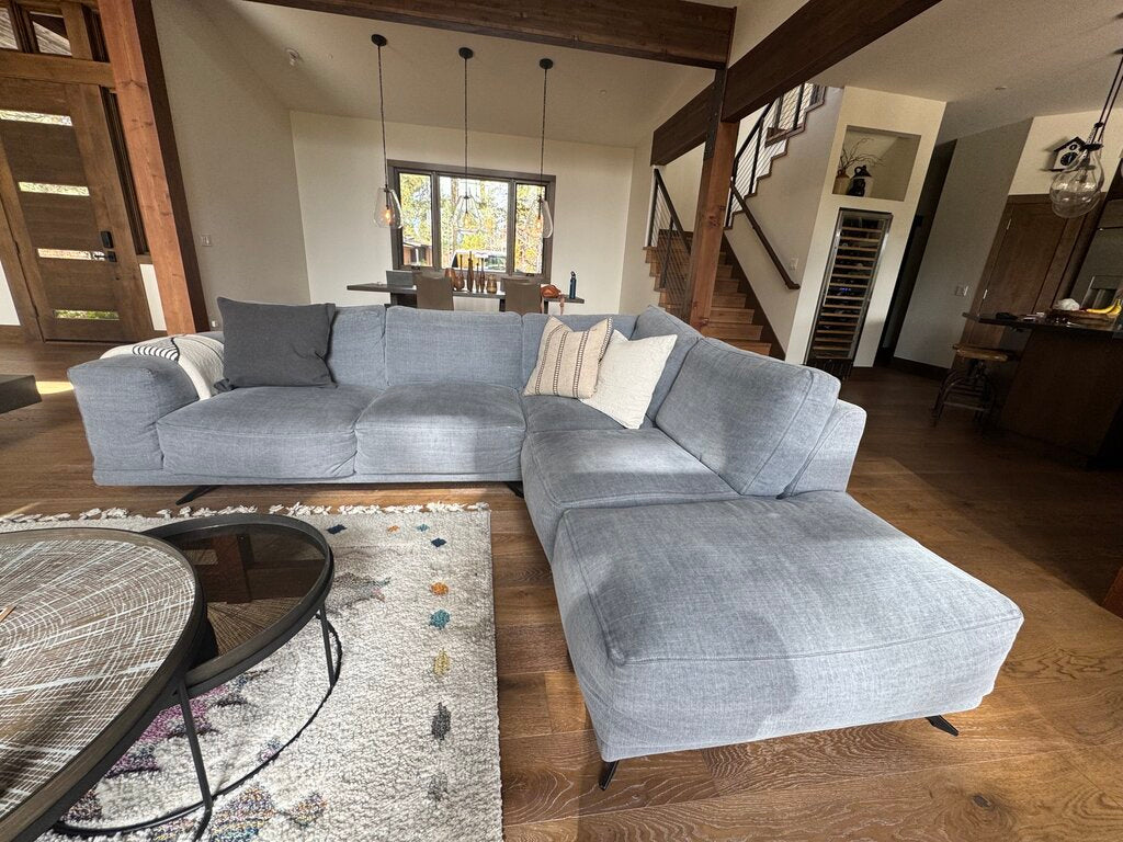 Pinnacle Breeze Seating Studio Sectional