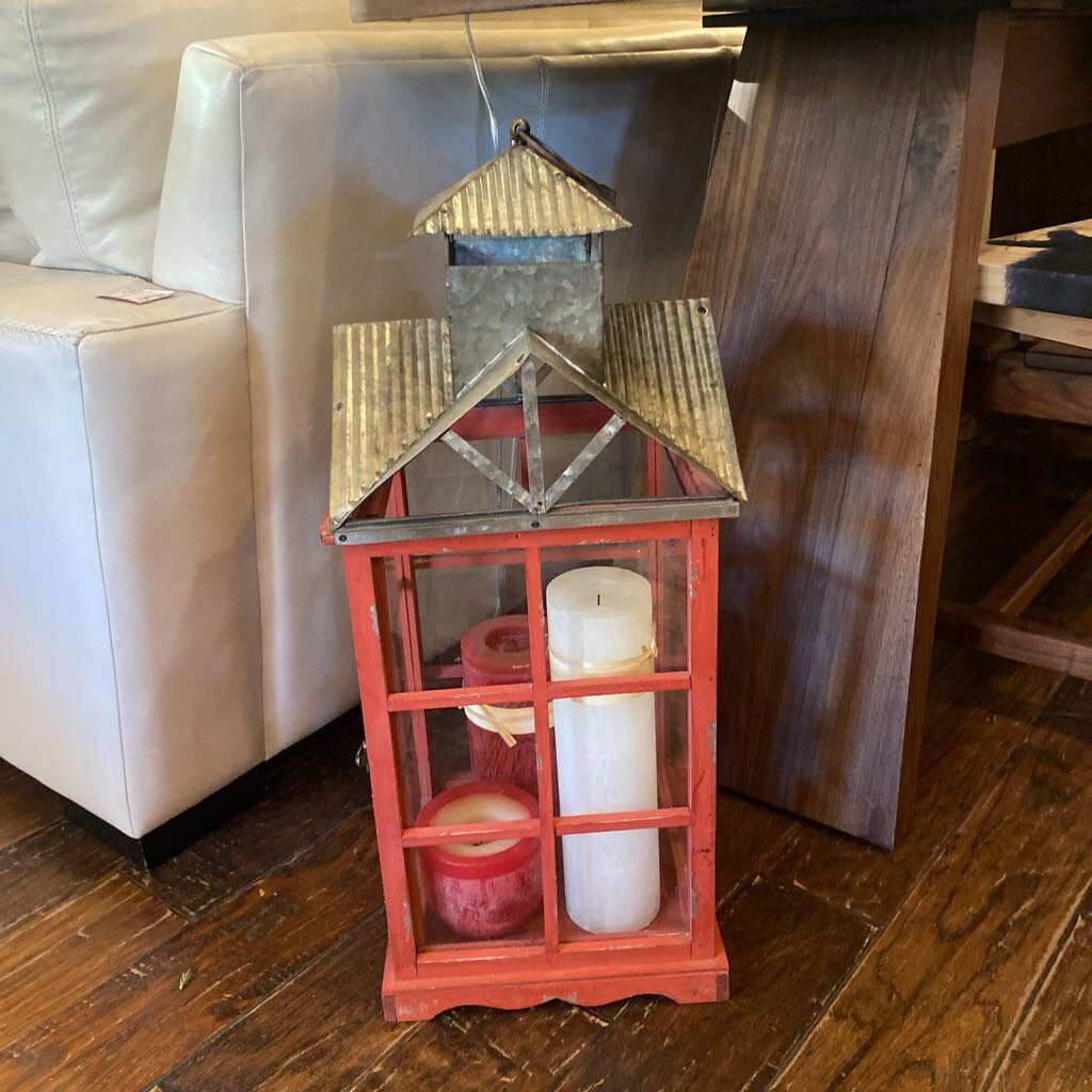 Red Wood Lantern