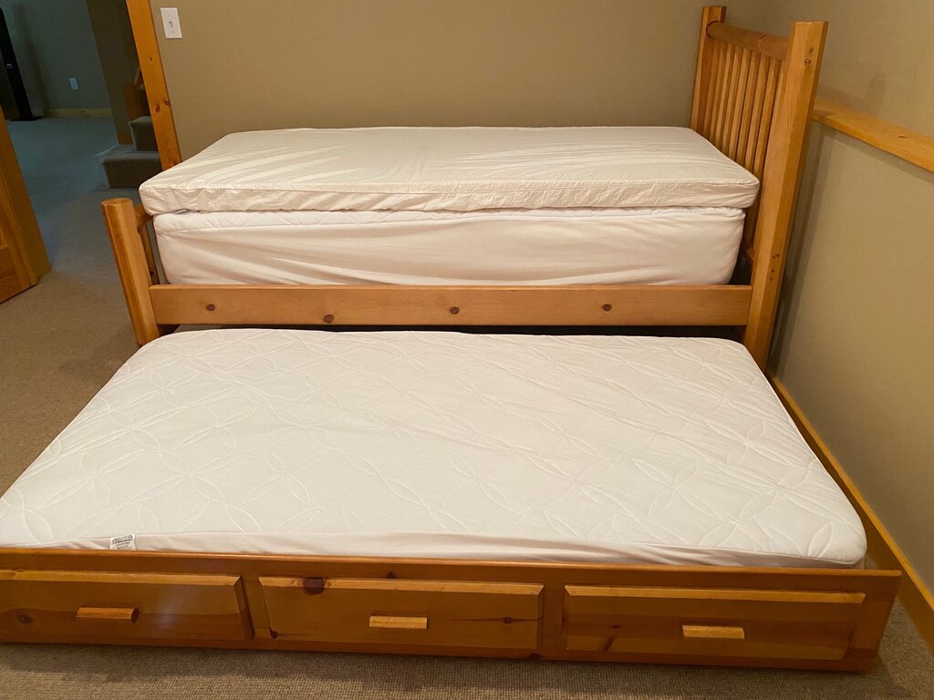 Lodge Pole Pine Twin Trundle Bed