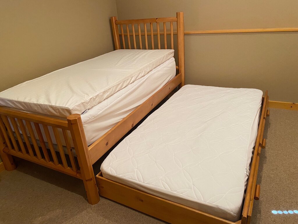 Lodge Pole Pine Twin Trundle Bed