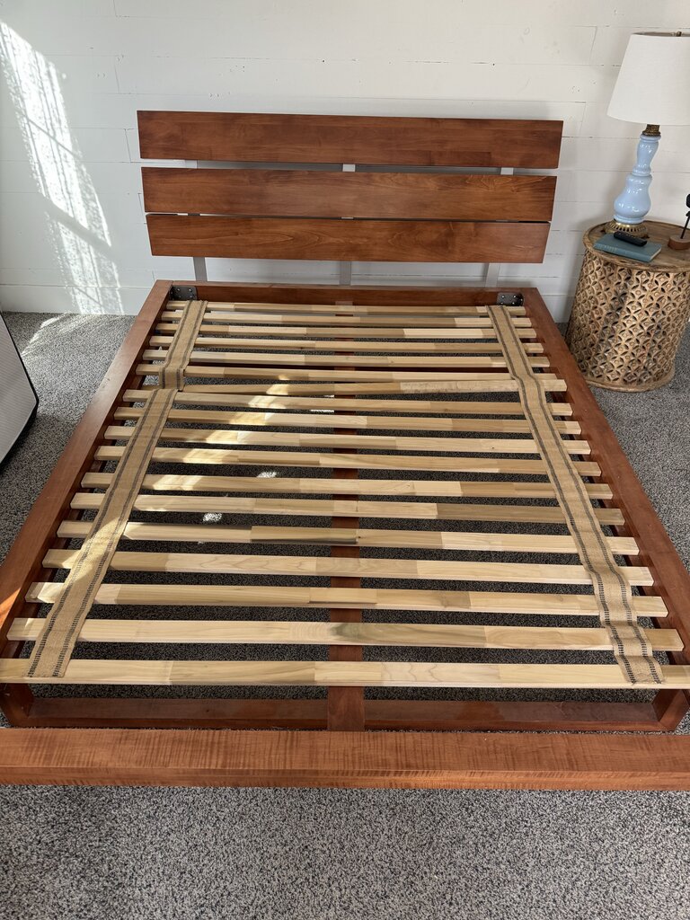 Canald Maple Platform Queen Bed