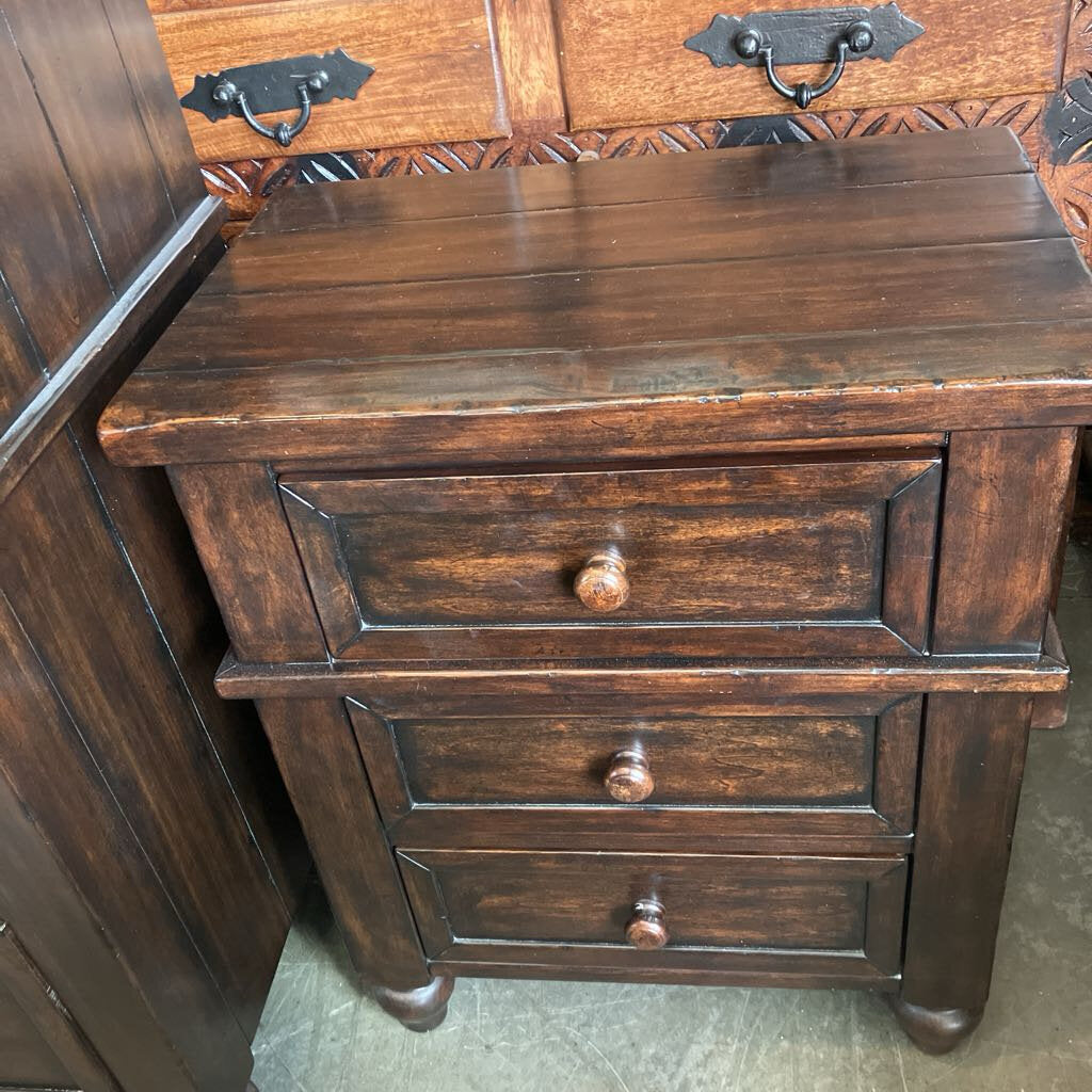 Pottery Barn Cortona Nightstands Set of 2