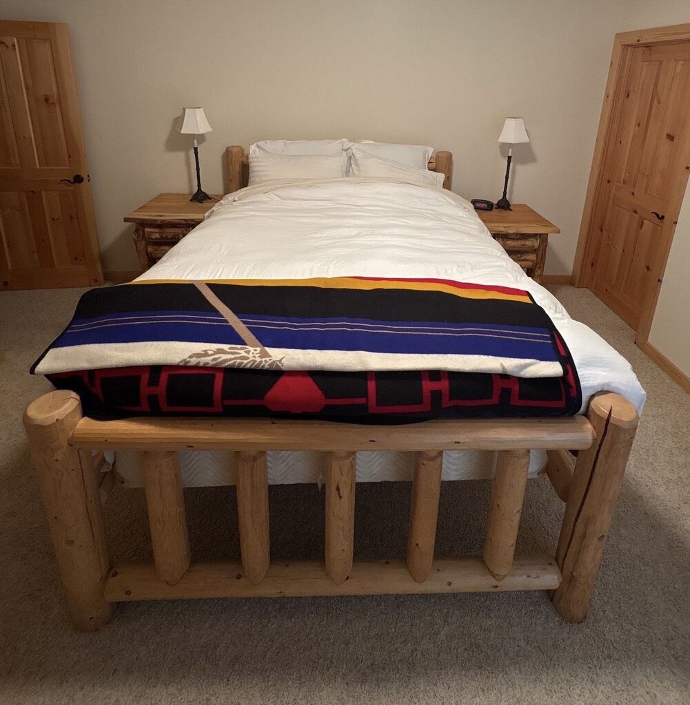 Lodge Pole Pine Queen Bed