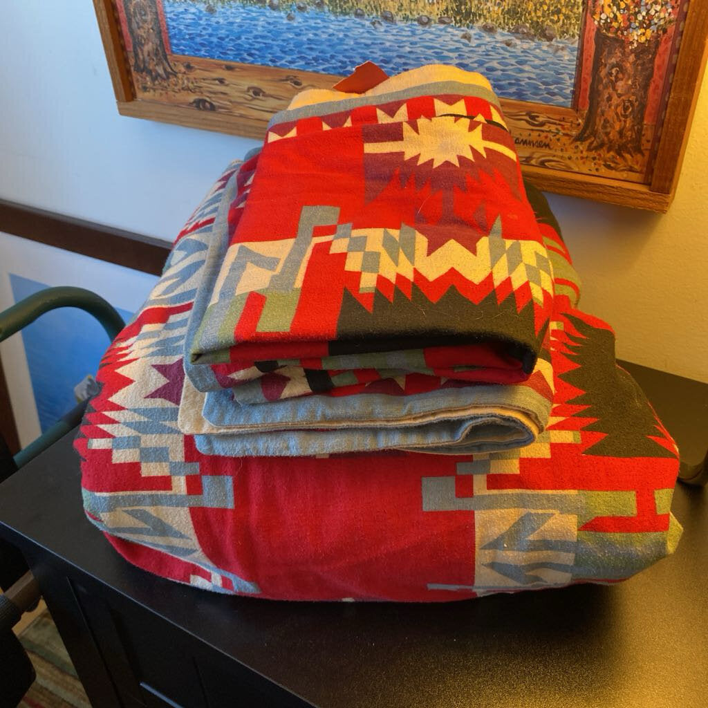 Eddie Bauer Queen Comforter With Two Shams