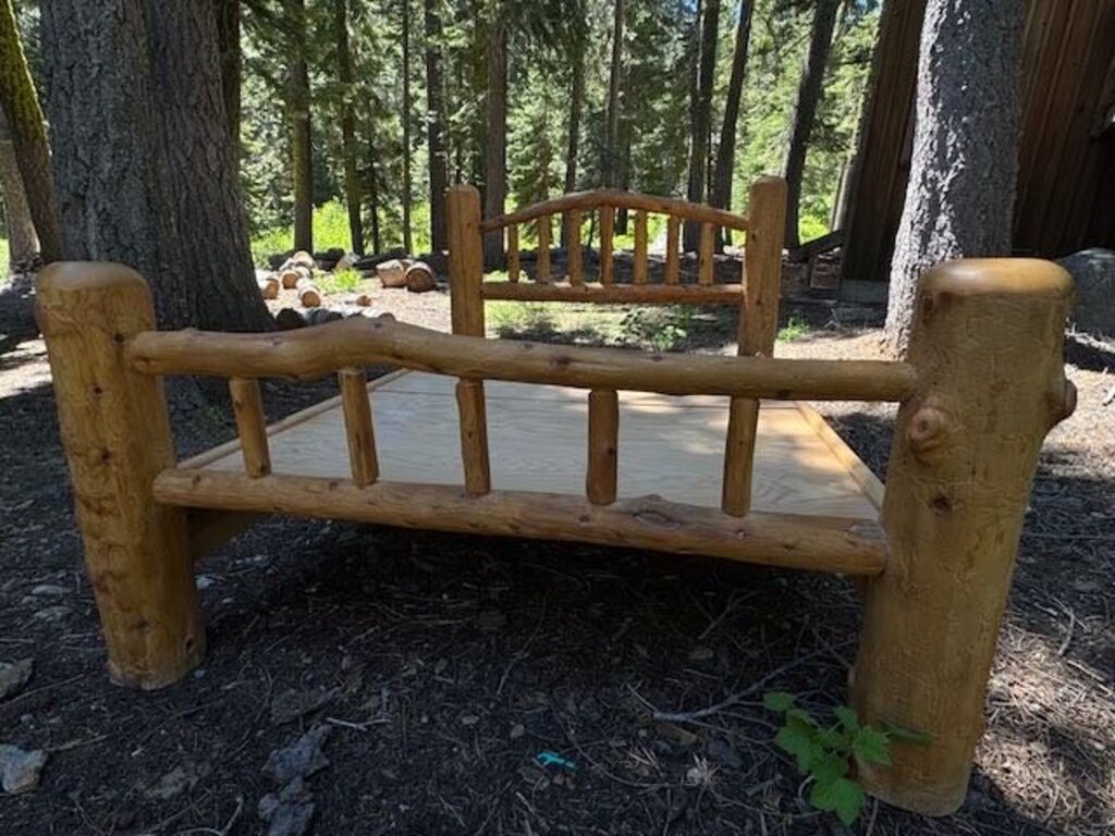 Lodge Pole Pine Queen Bed