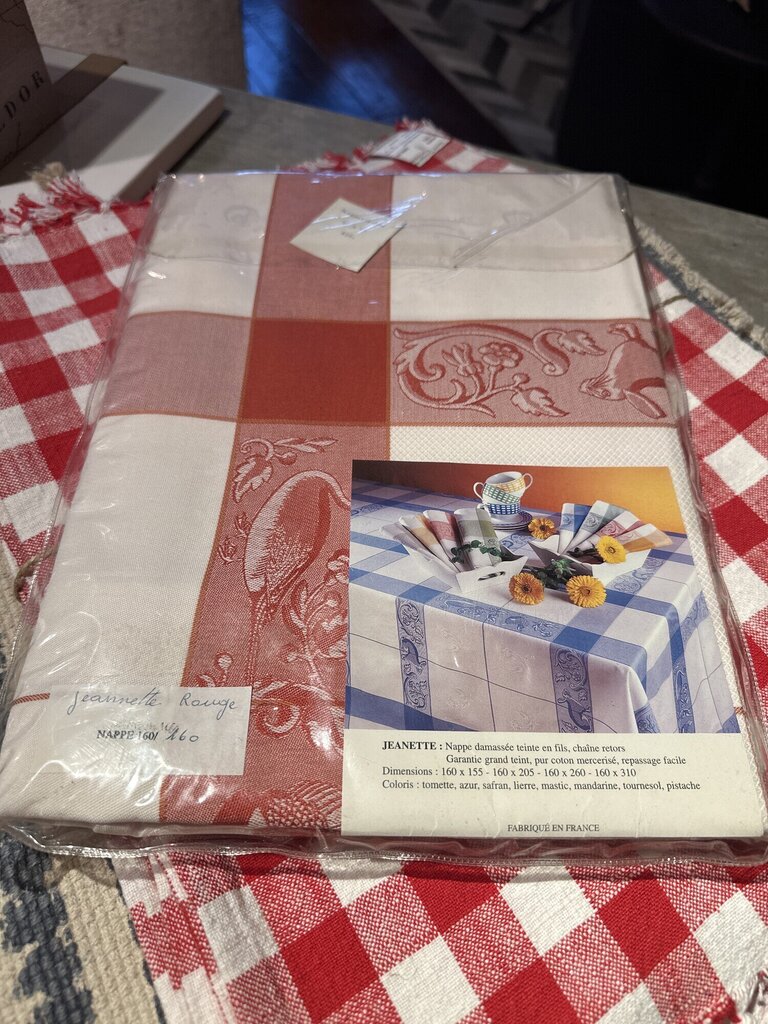 Jacquard Toujours French Table Cloth