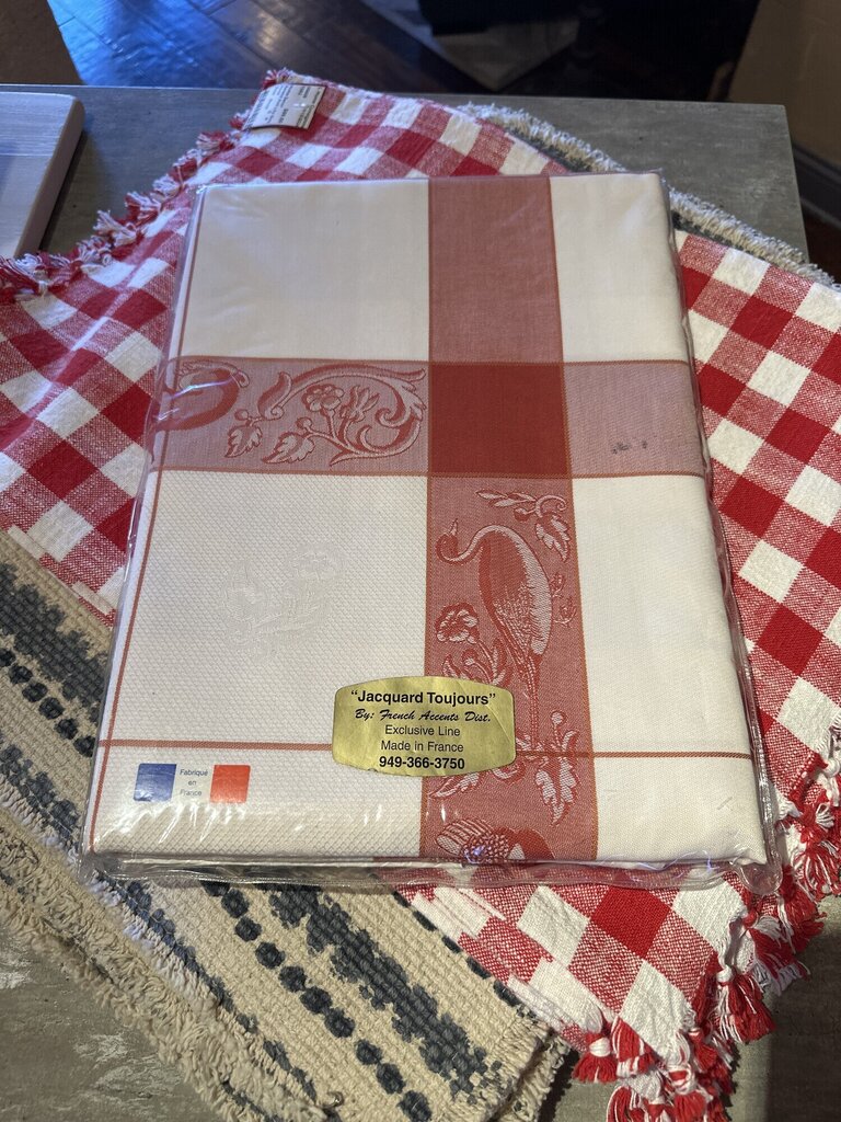Jacquard Toujours French Table Cloth