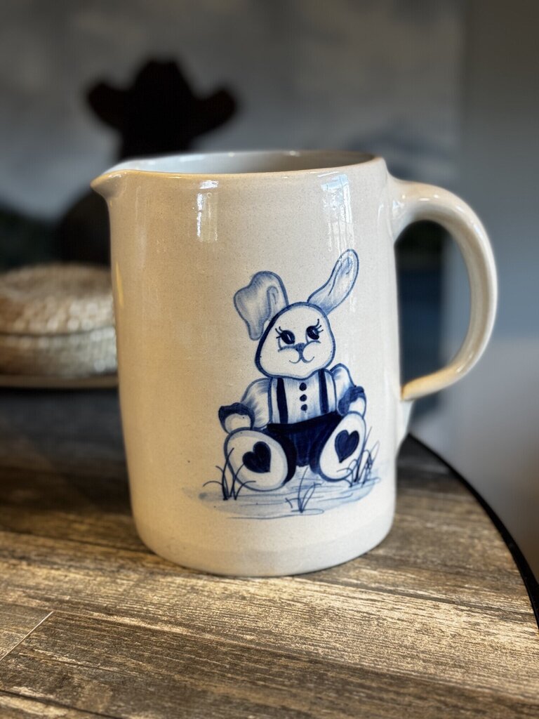 Yesteryears Bunny Pitcher