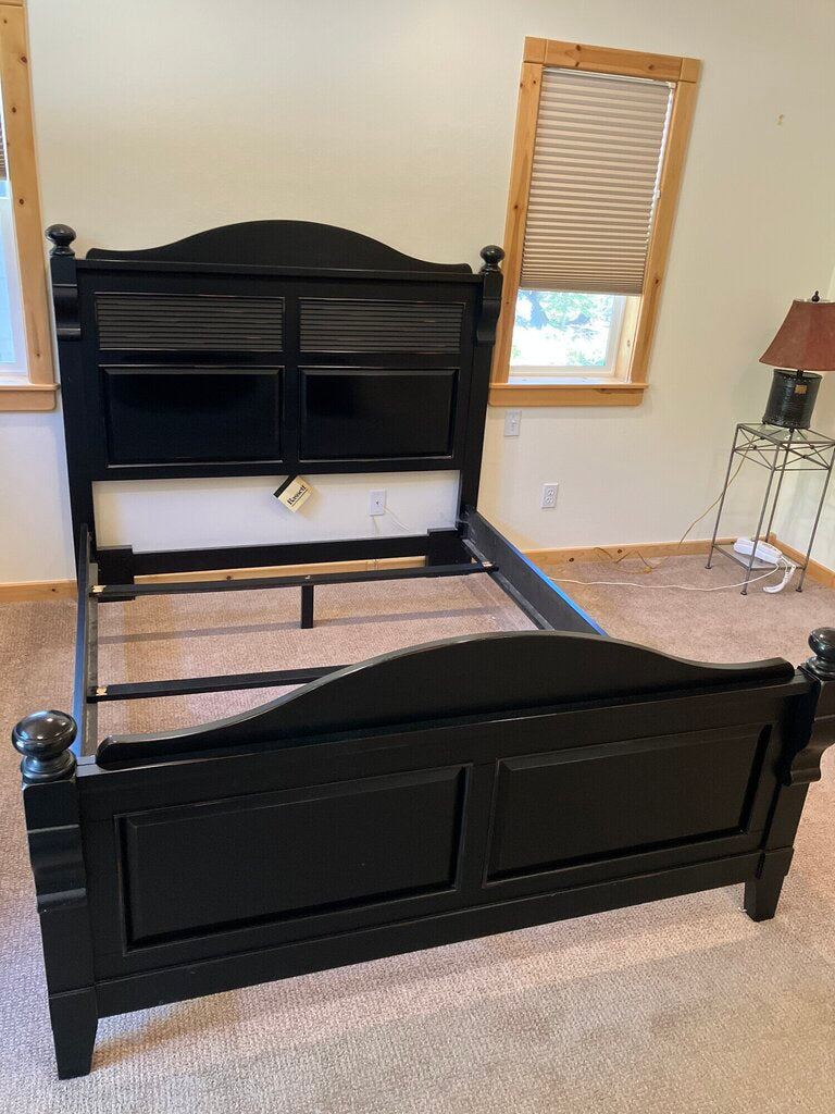 Black Wood Queen Bed