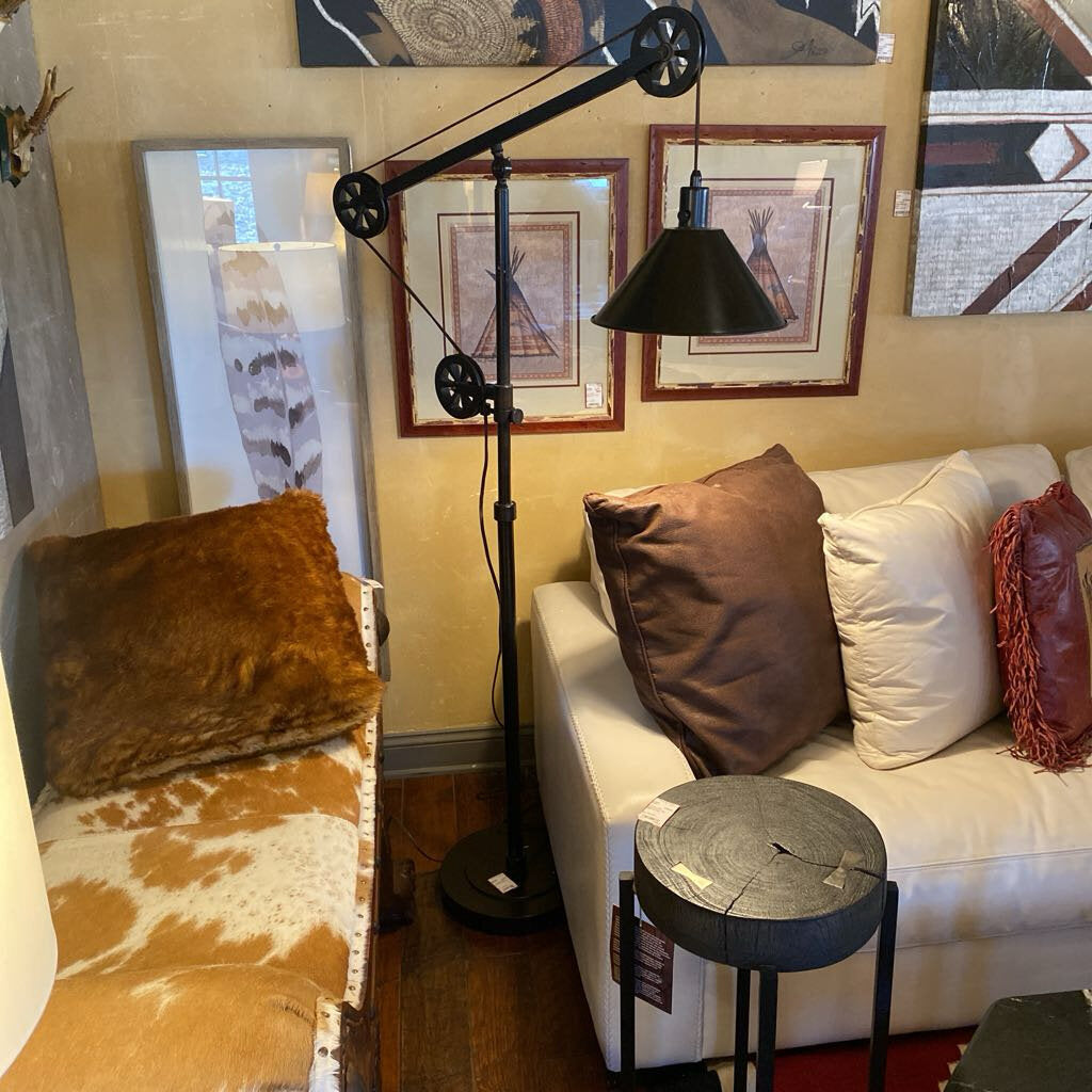 Iron Cantilever Lamp