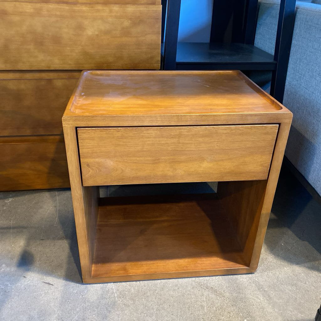 Thuma Classic Nightstand