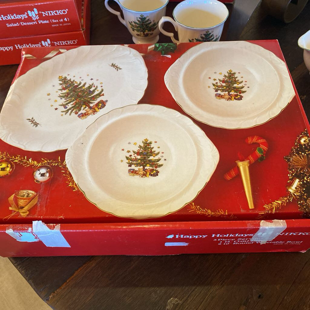 Nikko Happy Holidays Three Piece Serving Set