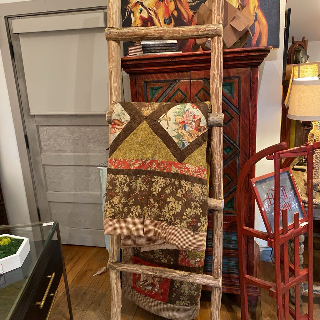 Lodge Pole Pine Blanket Ladder
