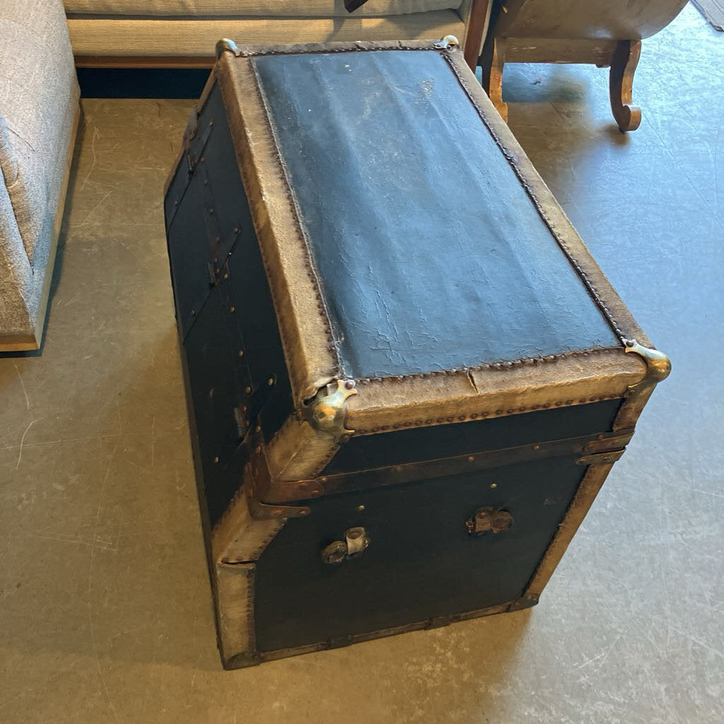 Vintage Montana Trunk Factory Connecticut Truck