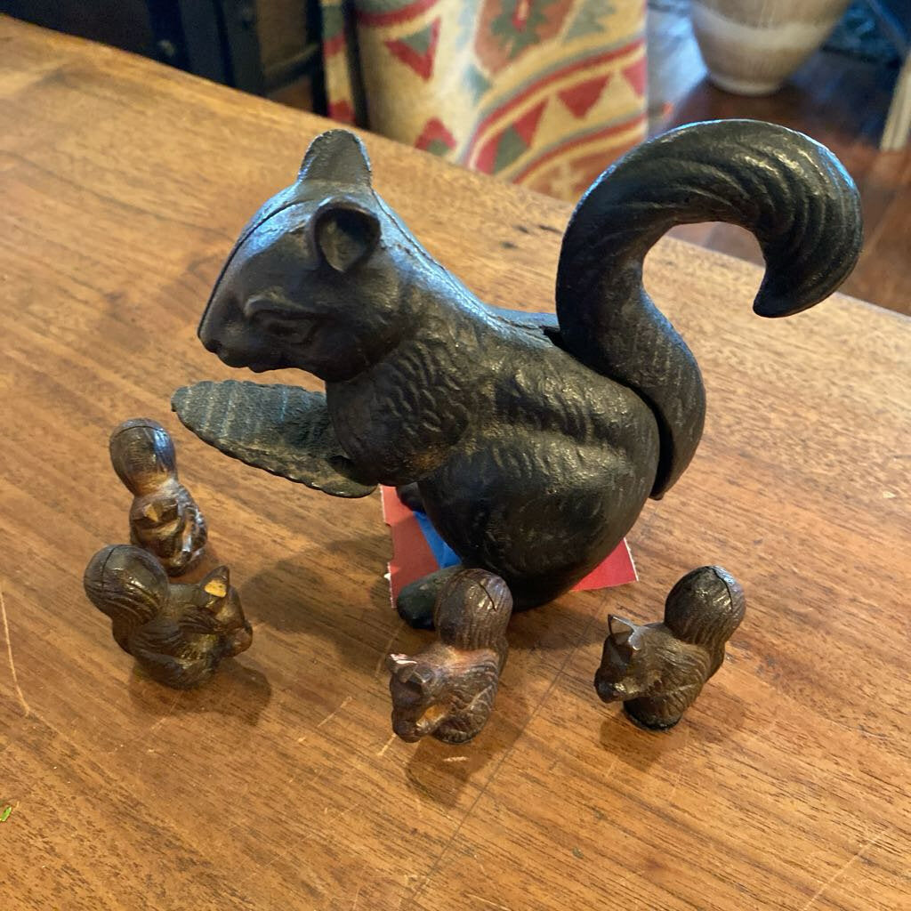 Iron Squirrel Nutcracker With 4 Babies
