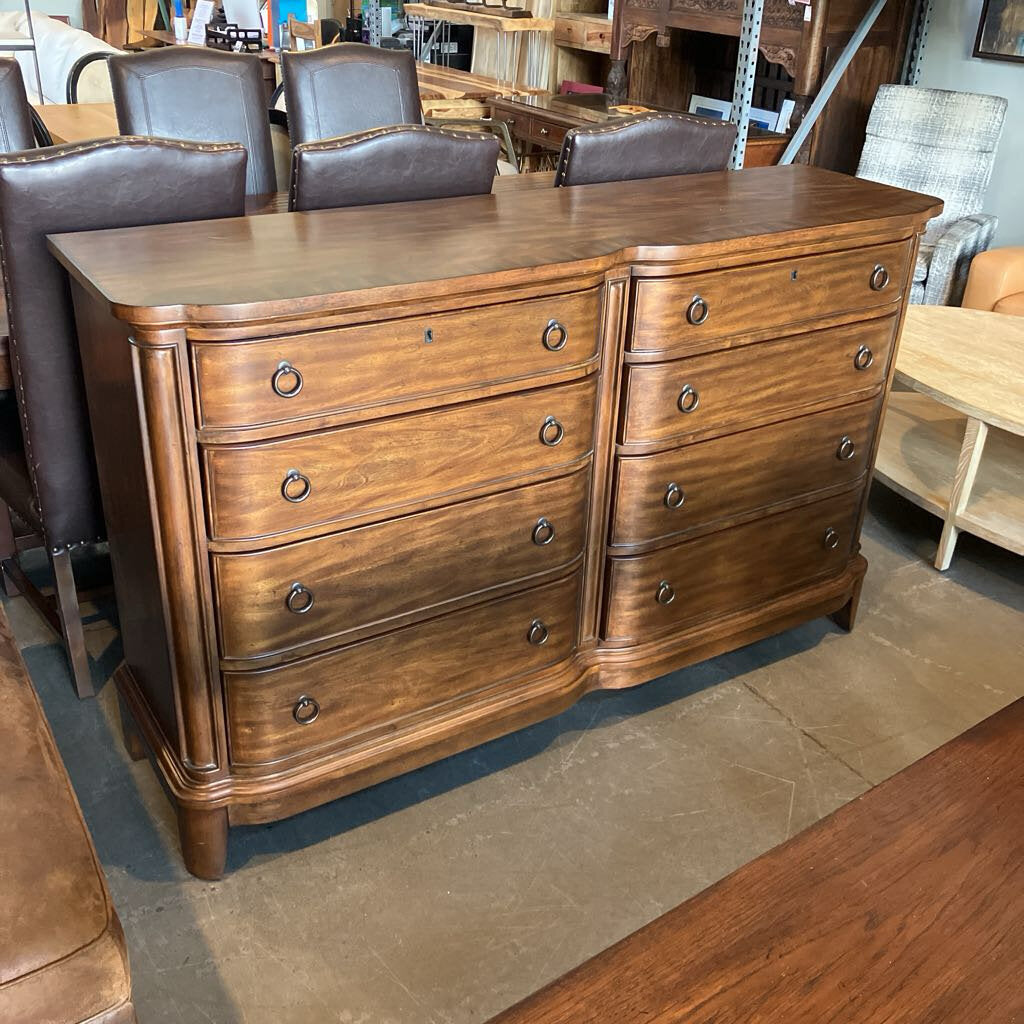 Hooker 8 Drawer Dresser