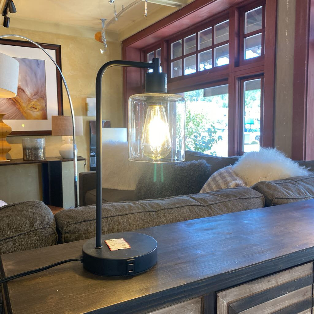 Table Lamp With USB Port