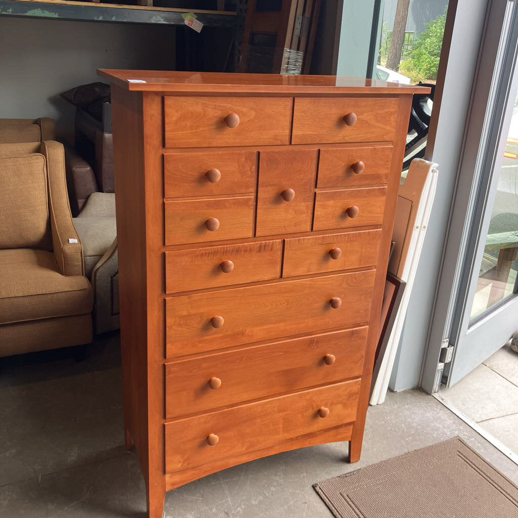 Pennsylvania House Medallion Collection 6 Drawer Dresser