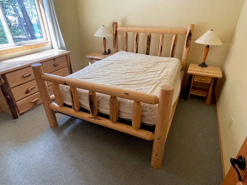 Lodge Pole Pine Queen Bed