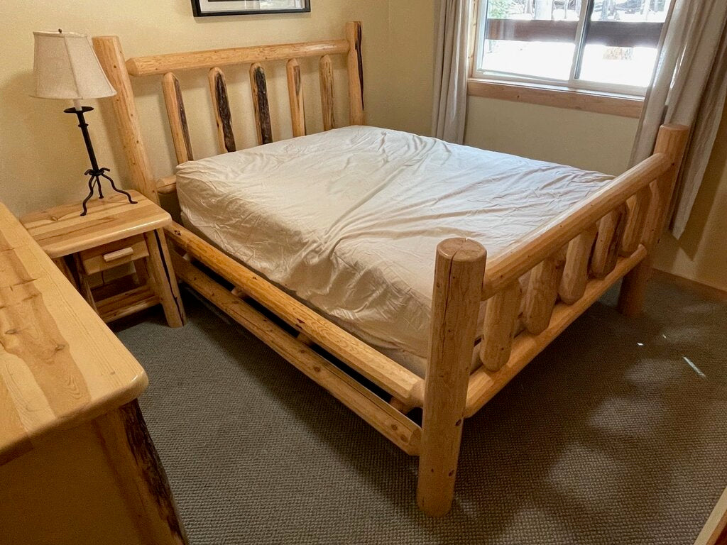Lodge Pole Pine Queen Bed