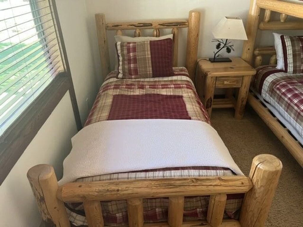 Twin Lodge Pole Pine Bed