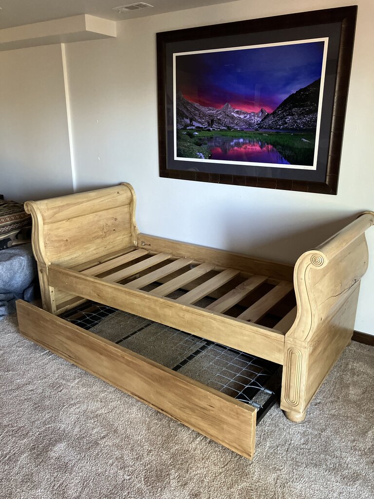 Twin Sleigh Bed With Trundle